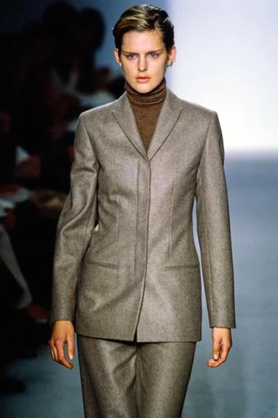 Look 18